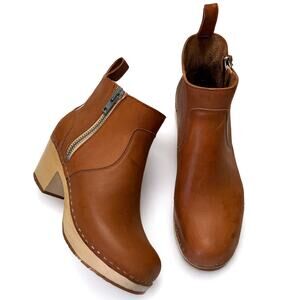 SWEDISH HASBEENS Zip it Emy Leather Block Heel Clog Bootie in Tan Size 38/8